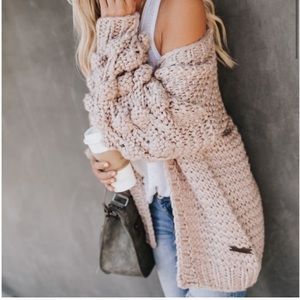 NEVER WORN popcorn sleeve cream sweater